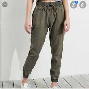 Hollister joggers